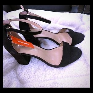 NWT - timeless pump